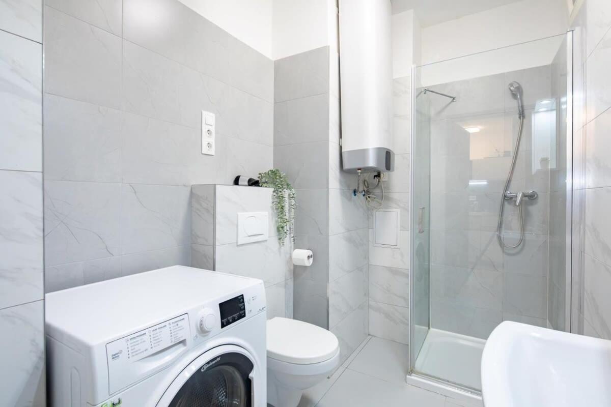 Central Room For Solo Traveller Budapest Exterior foto